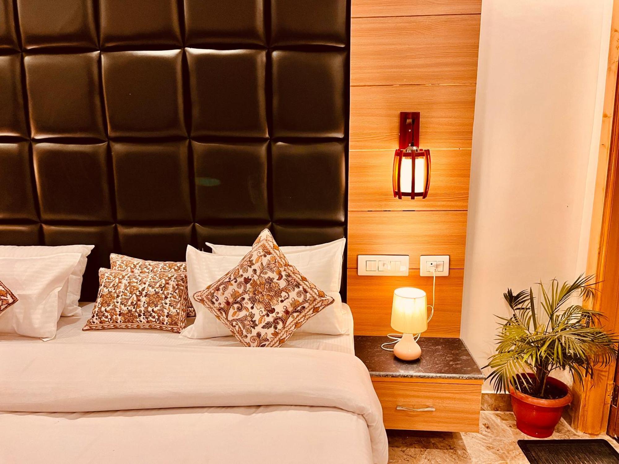 Hotel Classic Crown - #Scenic Mountain View #Open Terrace #Parking #Premium Rooms With Balcony #Guest Preferred #Best Selling Hotel In Masuri Exterior foto